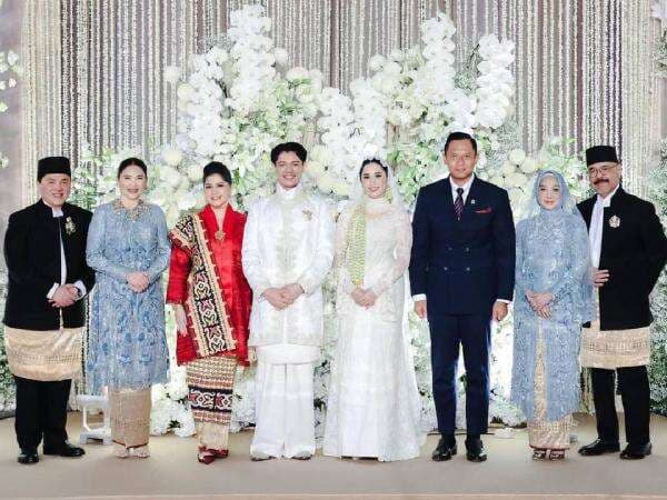 Putri Erick Thohir Resmi Menikah dengan Moshe Darron Panjaitan, Maskawin Jadi Sorotan! Putri Erick Thohir Resmi Menikah dengan Moshe Darron Panjaitan, Maskawin Jadi Sorotan!