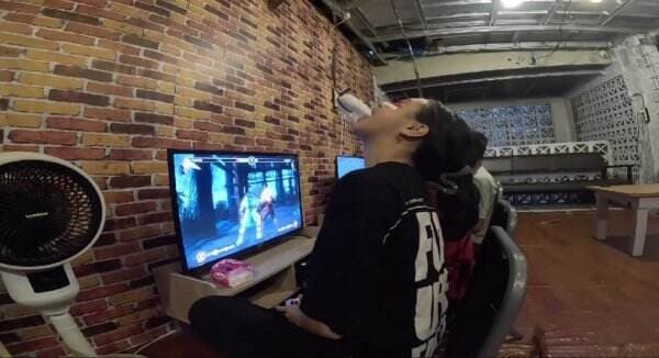 Ketika Azia Riza Lawan Bocah dalam Lomba 17 Agustus Versi Tempat PS Ketika Azia Riza Lawan Bocah dalam Lomba 17 Agustus Versi Tempat PS