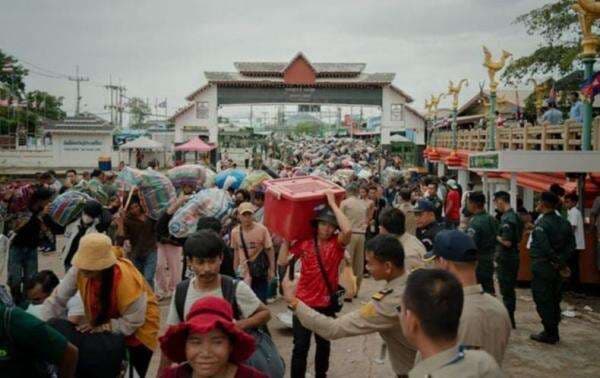 Perbatasan Kamboja-Thailand Ditutup, Warga Hanya Bisa Menyeberang Naik Pesawat Perbatasan Kamboja-Thailand Ditutup, Warga Hanya Bisa Menyeberang Naik Pesawat