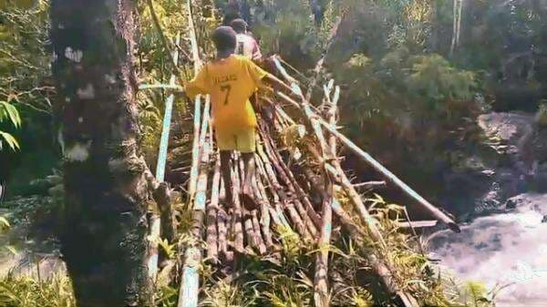 Dramatis! Warga Empat Kampung di Papua Barat Daya Bertahan Tanpa Fasiltas Sekolah dan Kesehatan Dramatis! Warga Empat Kampung di Papua Barat Daya Bertahan Tanpa Fasiltas Sekolah dan Kesehatan