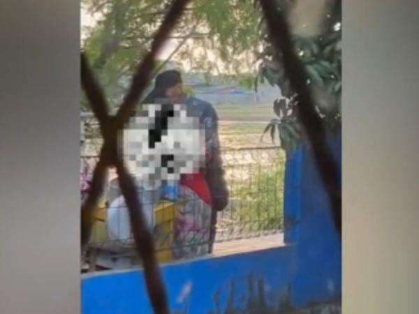 Viral Tukang Bakso Ini Remas Payudara Pelanggan, Diiming-Imingi Gratis Viral Tukang Bakso Ini Remas Payudara Pelanggan, Diiming-Imingi Gratis