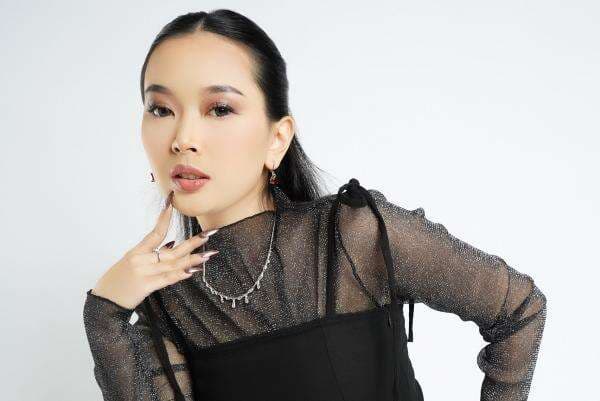 Wina Gacima Luapkan Emosi Lewat Lagu Dibanting-Banting Wina Gacima Luapkan Emosi Lewat Lagu Dibanting-Banting