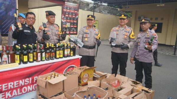 Akhir Tahun 2024, Polres Pekalongan Kota Berhasil Sita 812 Botol Miras Akhir Tahun 2024, Polres Pekalongan Kota Berhasil Sita 812 Botol Miras