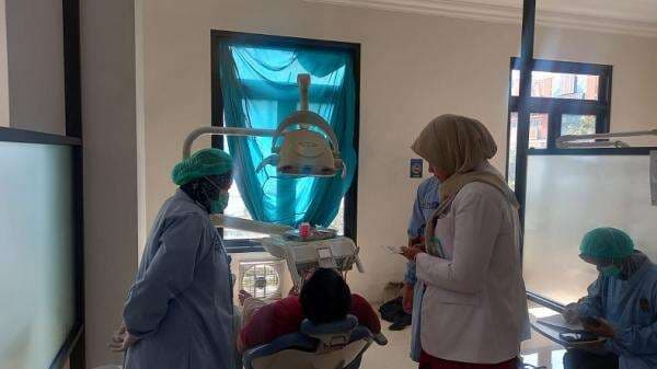 Ratusan Warga Ikut Perawatan Gigi Gratis di RSGM Soelastri Solo Ratusan Warga Ikut Perawatan Gigi Gratis di RSGM Soelastri Solo