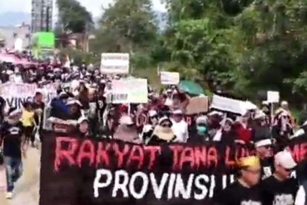 Massa Demo Provinsi Luwu Raya Blokade Trans Sulawesi hingga Bandara, Aktivitas Lumpuh Total Massa Demo Provinsi Luwu Raya Blokade Trans Sulawesi hingga Bandara, Aktivitas Lumpuh Total