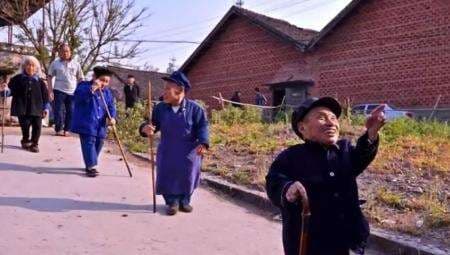 Dijuluki Kampung Kurcaci, Unik Penduduk di Desa Ini Bertubuh Kerdil Dijuluki Kampung Kurcaci, Unik Penduduk di Desa Ini Bertubuh Kerdil