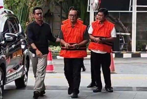 Bupati Lampung Tengah Ardito Wijaya Ditahan KPK! Pakai Rompi Oranye Bupati Lampung Tengah Ardito Wijaya Ditahan KPK! Pakai Rompi Oranye