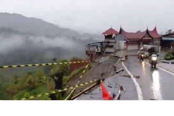 Banjir dan Longsor Kembali Terjang Agam, Jalur Lubuk Basung-Bukittinggi Lumpuh Banjir dan Longsor Kembali Terjang Agam, Jalur Lubuk Basung-Bukittinggi Lumpuh