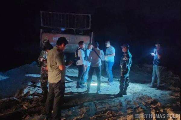 Polisi Gerebek Tambang Galian C Ilegal di Kampar Kiri Hilir, Operator Alat Berat Ditangkap Polisi Gerebek Tambang Galian C Ilegal di Kampar Kiri Hilir, Operator Alat Berat Ditangkap