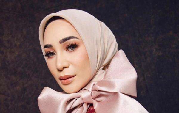 Andre Taulany Keukeuh Gugat Cerai, Erin: Pergi Umroh Gih Biar Hati Gak Panas Andre Taulany Keukeuh Gugat Cerai, Erin: Pergi Umroh Gih Biar Hati Gak Panas