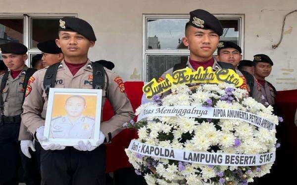 Pilu! Bripka Petrus Apriyanto Gugur Tertembak Meninggalkan Bayi Umur 6 Bulan Pilu! Bripka Petrus Apriyanto Gugur Tertembak Meninggalkan Bayi Umur 6 Bulan