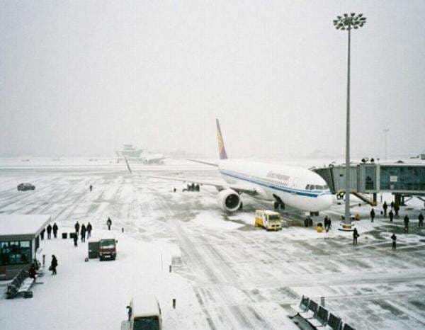 Ribuan Penerbangan Dibatalkan, Keadaan Darurat Diumumkan akibat Badai Musim Dingin di AS Ribuan Penerbangan Dibatalkan, Keadaan Darurat Diumumkan akibat Badai Musim Dingin di AS