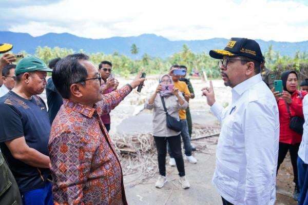 Belasan Jembatan di Padang Pariaman Rusak, Sejumlah Area Terisolasi Belasan Jembatan di Padang Pariaman Rusak, Sejumlah Area Terisolasi