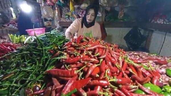 Makin Pedas! Harga Bawang hingga Cabai Merah Meroket Hari Ini Makin Pedas! Harga Bawang hingga Cabai Merah Meroket Hari Ini