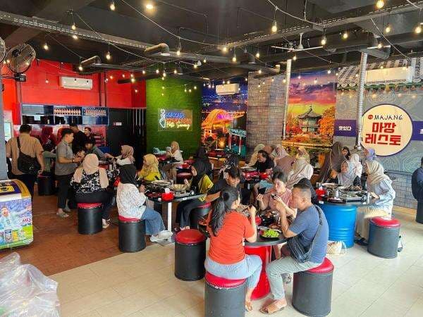 Pengunjung Antusias Nikmati Promo Cashback 100 di Grand Opening Majang Korean BBQ di KCP Mall 3 Pengunjung Antusias Nikmati Promo Cashback 100 di Grand Opening Majang Korean BBQ di KCP Mall 3