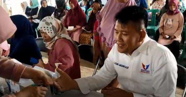 Caleg Perindo Deden Samsudin Bangun Lapangan Voli untuk Warga Padalarang Caleg Perindo Deden Samsudin Bangun Lapangan Voli untuk Warga Padalarang