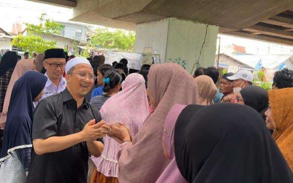 Caleg Yusuf Mansur Gelar Bazar Murah, Ratusan Warga Cipinang Melayu Rela Antre Caleg Yusuf Mansur Gelar Bazar Murah, Ratusan Warga Cipinang Melayu Rela Antre
