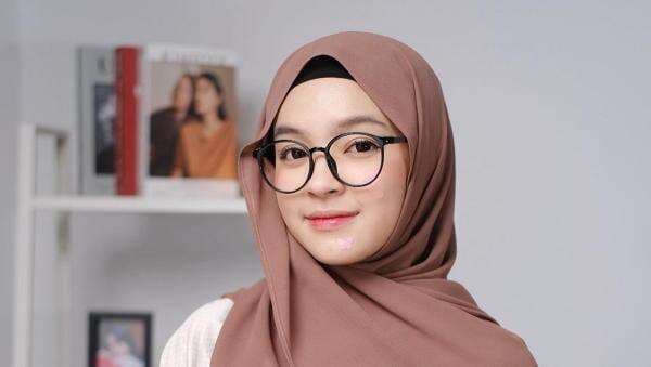 Cantiknya Eca Aura Pamer Foto Pakai Hijab Cantiknya Eca Aura Pamer Foto Pakai Hijab