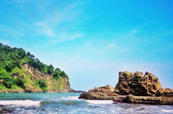 Cara Berwisata ke Pantai Kali Kencana, <i>Hidden Gem</i> di Pulau Nusakambangan Cara Berwisata ke Pantai Kali Kencana, <i>Hidden Gem</i> di Pulau Nusakambangan