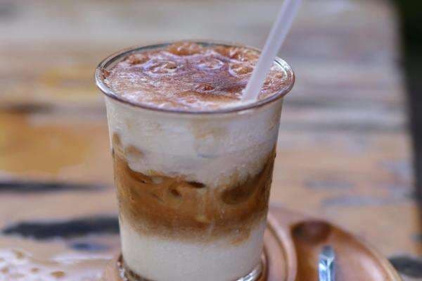 Cara Membuat Es Kopi Susu Gula Aren ala Coffee Shop, Dijamin Anti Gagal! Cara Membuat Es Kopi Susu Gula Aren ala Coffee Shop, Dijamin Anti Gagal!