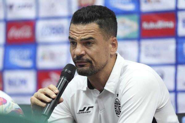 Carlos Pena Respons Rumor Pemecatan dari Kursi Pelatih Persija Jakarta Carlos Pena Respons Rumor Pemecatan dari Kursi Pelatih Persija Jakarta