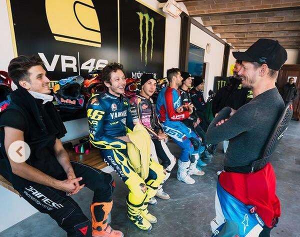 Casey Stoner Berkunjung ke Markas Valentino Rossi, Luca Marini: Semoga Bisa Balapan Lagi di MotoGP! Casey Stoner Berkunjung ke Markas Valentino Rossi, Luca Marini: Semoga Bisa Balapan Lagi di MotoGP!