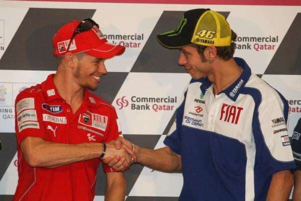 Mengapa Casey Stoner Membenci Valentino Rossi? Ini Alasannya Mengapa Casey Stoner Membenci Valentino Rossi? Ini Alasannya
