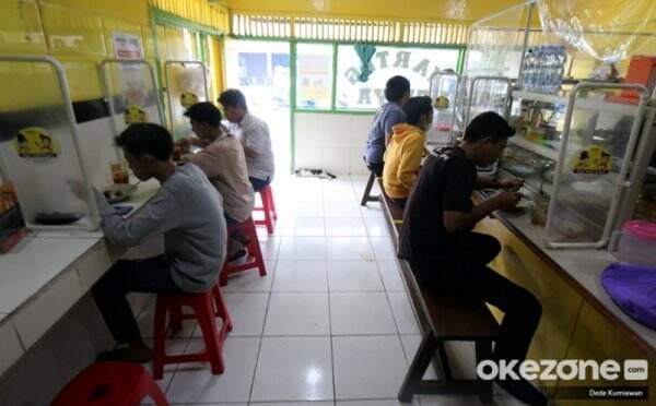Catat! Seluruh Tempat Kuliner di Jakarta Wajib Gunakan Tirai Selama Puasa Ramadhan Catat! Seluruh Tempat Kuliner di Jakarta Wajib Gunakan Tirai Selama Puasa Ramadhan