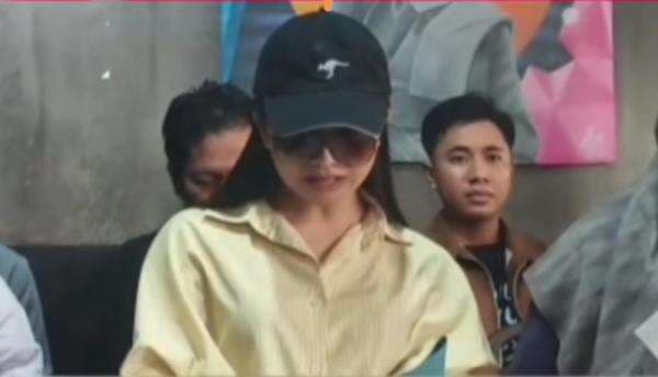 Siapa Sebenarnya Sosok Sister Hong Lombok yang Heboh di Media Sosial? Siapa Sebenarnya Sosok Sister Hong Lombok yang Heboh di Media Sosial?