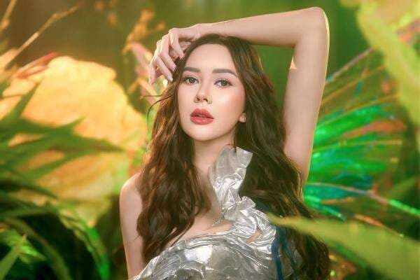 Aura Kasih Klaim Mantan Suami Tak Pernah Nafkahi Anak Aura Kasih Klaim Mantan Suami Tak Pernah Nafkahi Anak