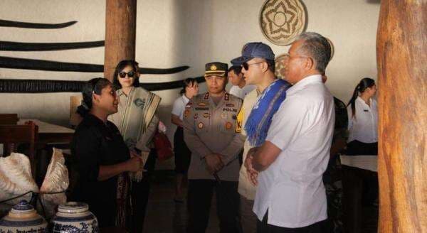 Menteri Transmigrasi Kunker ke Sumba Barat dan Sumba Barat Daya, Soroti Toilet Sekolah Menteri Transmigrasi Kunker ke Sumba Barat dan Sumba Barat Daya, Soroti Toilet Sekolah