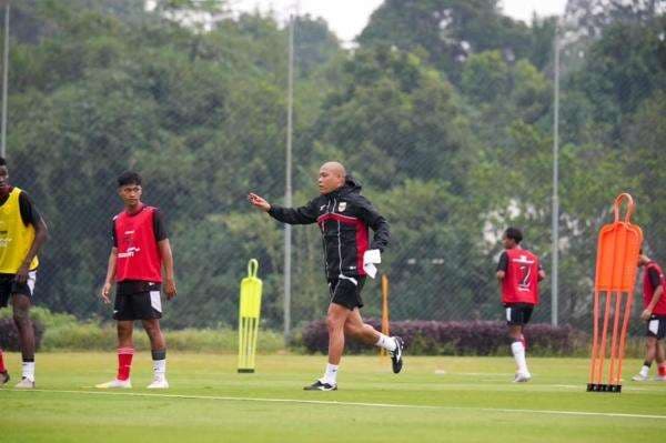 Gelar Seleksi Timnas Indonesia U-20, Nova Arianto Minta Pemain Tunjukkan Versi Terbaik Gelar Seleksi Timnas Indonesia U-20, Nova Arianto Minta Pemain Tunjukkan Versi Terbaik