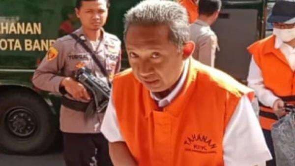 Eks Wali Kota Bandung Yana Mulyana Bebas Bersyarat dari Lapas Sukamiskin Eks Wali Kota Bandung Yana Mulyana Bebas Bersyarat dari Lapas Sukamiskin