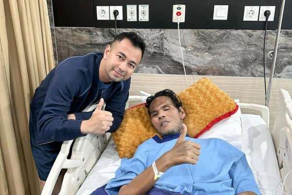 Fahmi Bo Akhirnya Diizinkan Pulang usai Jalani Operasi Kantong Empedu Fahmi Bo Akhirnya Diizinkan Pulang usai Jalani Operasi Kantong Empedu