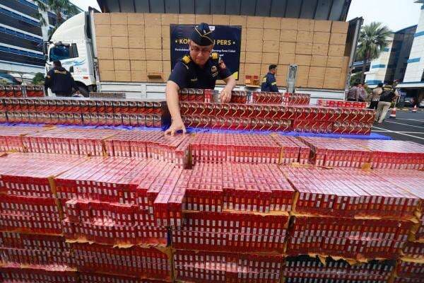 Bea Cukai Sita 8,9 Juta Batang Rokok Ilegal, Potensi Kerugian Negara Rp8,66 Miliar Bea Cukai Sita 8,9 Juta Batang Rokok Ilegal, Potensi Kerugian Negara Rp8,66 Miliar