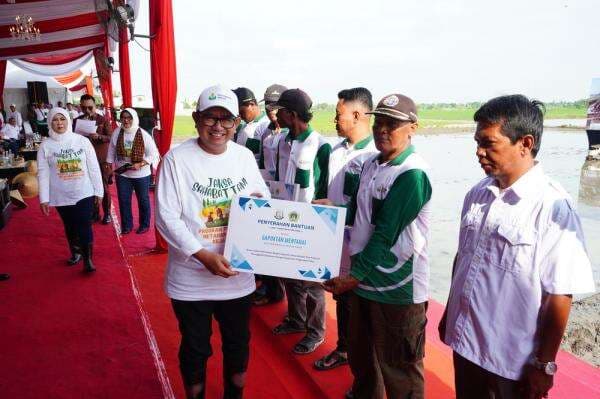 Petrokimia Gresik Dukung Program 'Jaksa Sahabat Tani' Wujudkan Kemandirian Pangan Nasional Petrokimia Gresik Dukung Program 'Jaksa Sahabat Tani' Wujudkan Kemandirian Pangan Nasional