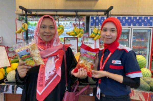 Kisah Sukses UMKM Kripik Singkong Asal Jombang, Bangkit Setelah Bermitra dengan Alfamidi Kisah Sukses UMKM Kripik Singkong Asal Jombang, Bangkit Setelah Bermitra dengan Alfamidi
