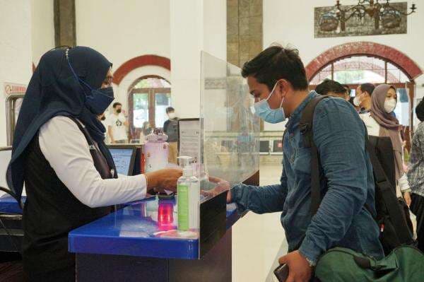 Santri Bisa Mudik Lebaran Lebih Hemat dengan Diskon Tiket KA Santri Bisa Mudik Lebaran Lebih Hemat dengan Diskon Tiket KA