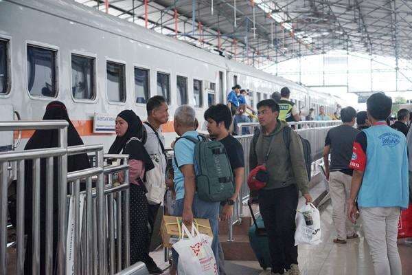 Jelang Pergantian Tahun, KAI Daop 4 Semarang Imbau Penumpang Datang Lebih Awal ke Stasiun Jelang Pergantian Tahun, KAI Daop 4 Semarang Imbau Penumpang Datang Lebih Awal ke Stasiun