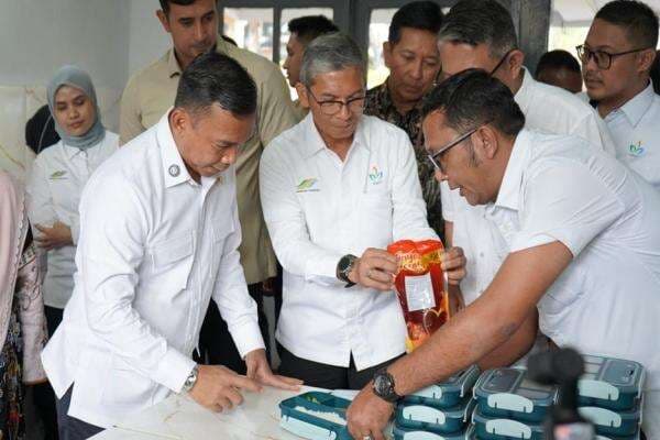 Cegah Stunting, PTPN I-Kemendukbangga Bagikan Sembako untuk Masyarakat di Pengalengan Cegah Stunting, PTPN I-Kemendukbangga Bagikan Sembako untuk Masyarakat di Pengalengan