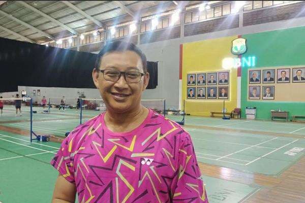 Cegah Vertigo Kambuh, Gregoria Mariska Pakai Kacamata Hitam saat Masuk Lapangan Cegah Vertigo Kambuh, Gregoria Mariska Pakai Kacamata Hitam saat Masuk Lapangan