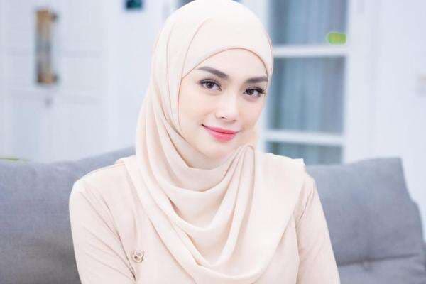 Celine Evangelista Lebaran di Makkah, Bagikan Suasana Takbiran Penuh Haru Berlatar Masjidilharam Celine Evangelista Lebaran di Makkah, Bagikan Suasana Takbiran Penuh Haru Berlatar Masjidilharam