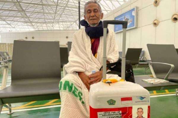 Cerita Bahagia Abdul Malik, Tukang Aspal Naik Haji Bersama Teman Masa Kecil Cerita Bahagia Abdul Malik, Tukang Aspal Naik Haji Bersama Teman Masa Kecil