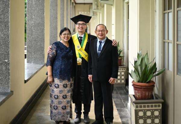 Cerita Brian Arianto Lulus Cumlaude Kedokteran UGM: Jadi Dokter adalah Panggilan Jiwa Cerita Brian Arianto Lulus Cumlaude Kedokteran UGM: Jadi Dokter adalah Panggilan Jiwa