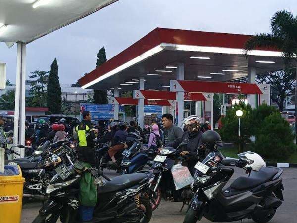 Cerita Pemudik Asal Cirebon, Rela Motoran 6 Jam dari Bandung demi Bertemu Keluarga Cerita Pemudik Asal Cirebon, Rela Motoran 6 Jam dari Bandung demi Bertemu Keluarga