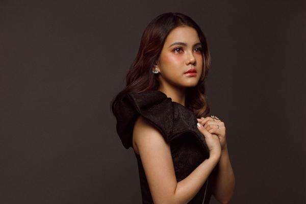 Cerita Syarla Marz Menangis Saat Pertama Kali Nyanyikan Lagu <i>Kasar</i> Cerita Syarla Marz Menangis Saat Pertama Kali Nyanyikan Lagu <i>Kasar</i>