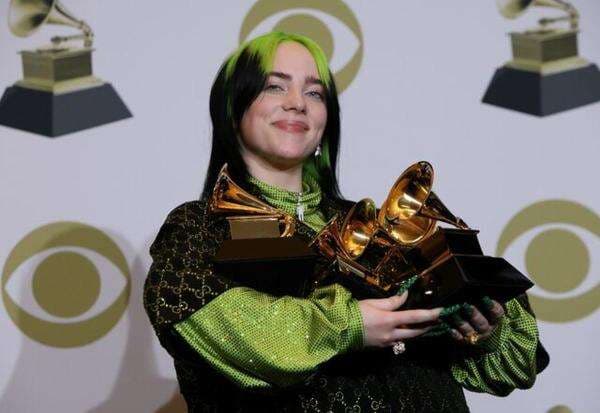Cerita Billie Eilish di Balik Pakaian Longgarnya, Ternyata Dimulai Sejak Usia 10 Tahun Cerita Billie Eilish di Balik Pakaian Longgarnya, Ternyata Dimulai Sejak Usia 10 Tahun