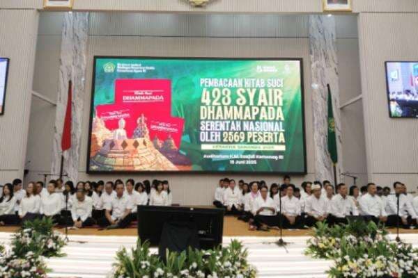 2.569 Umat Buddha di 34 Provinsi Serentak Baca Syair Kitab Suci Dhammapada 2.569 Umat Buddha di 34 Provinsi Serentak Baca Syair Kitab Suci Dhammapada