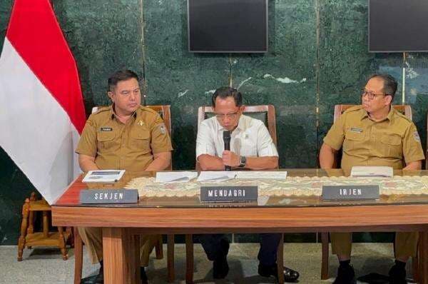 Bupati Aceh Selatan Mirwan MS Dicopot Sementara, Wabup Ditunjuk Jadi Plt Bupati Aceh Selatan Mirwan MS Dicopot Sementara, Wabup Ditunjuk Jadi Plt