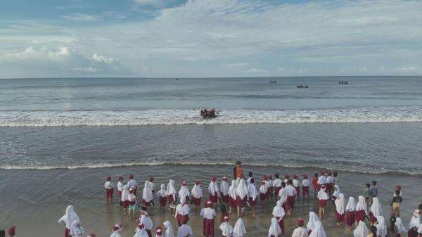 Siswi SD Ditemukan Tewas, Setelah 3 Hari Hanyut di Laut Siswi SD Ditemukan Tewas, Setelah 3 Hari Hanyut di Laut